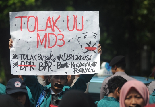 Aksi ratusan mahasiswa tolak UU MD3 di Gedung MK