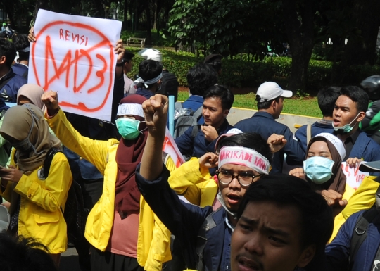 Aksi ratusan mahasiswa tolak UU MD3 di Gedung MK