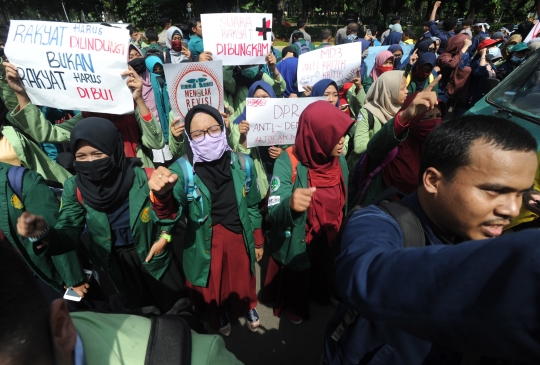 Aksi ratusan mahasiswa tolak UU MD3 di Gedung MK