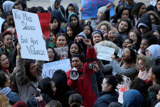 Peringati sebulan penembakan sekolah di Florida, pelajar-pelajar AS mogok belajar