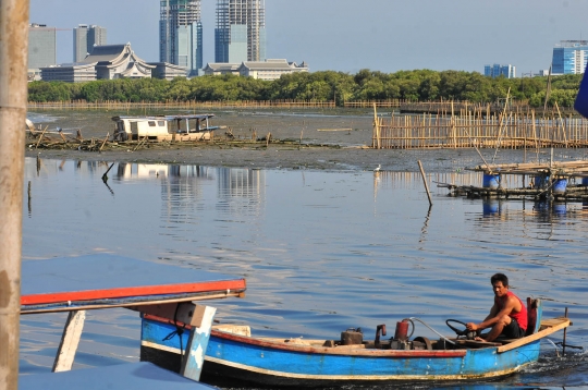 Ketinggian air laut di pesisir Jakarta menurun akibat reklamasi