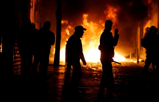 Bentrokan mencekam polisi dan imigran di Madrid