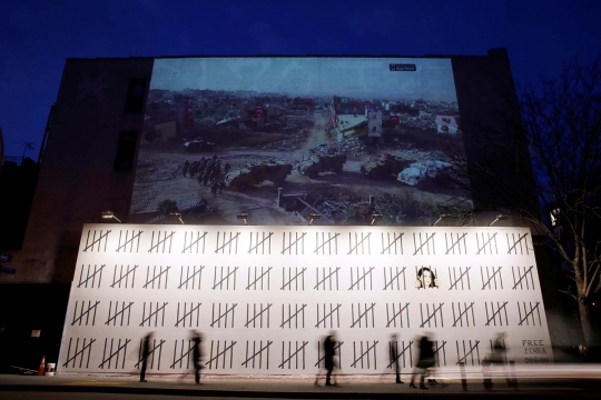 Dua mural karya Banksy hebohkan New York