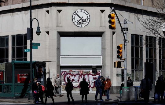 Dua mural karya Banksy hebohkan New York