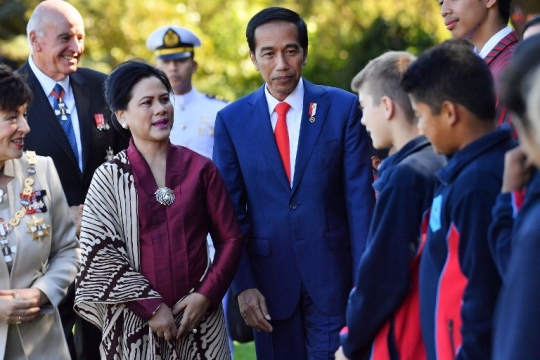 Ekspresi Jokowi saat disambut salam Maori