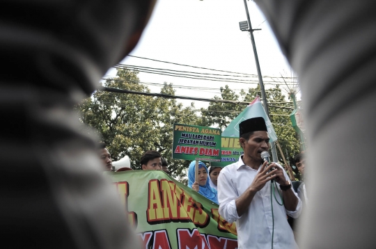 Aksi massa bakar sangkar burung tuntut Anies dukung Rizieq Syihab