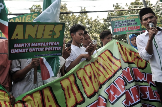 Aksi massa bakar sangkar burung tuntut Anies dukung Rizieq Syihab