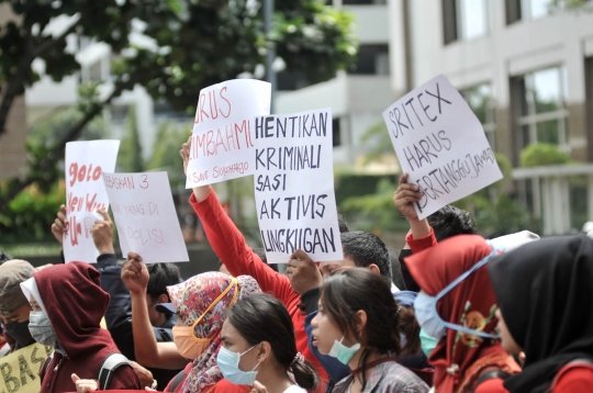 Protes limbah pabrik, massa geruduk kantor PT Sritex