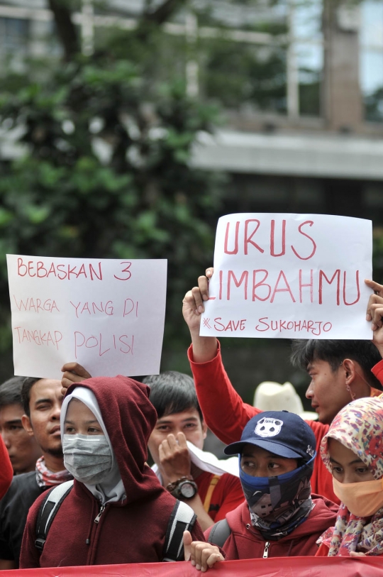 Protes limbah pabrik, massa geruduk kantor PT Sritex