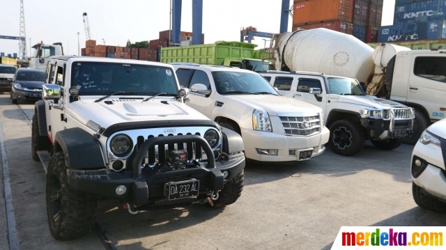 Foto Penampakan 8 mobil  mewah  hasil korupsi Bupati Abdul 