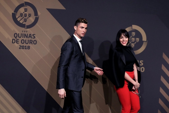 Kemesraan Ronaldo dengan kekasih di Quina Awards