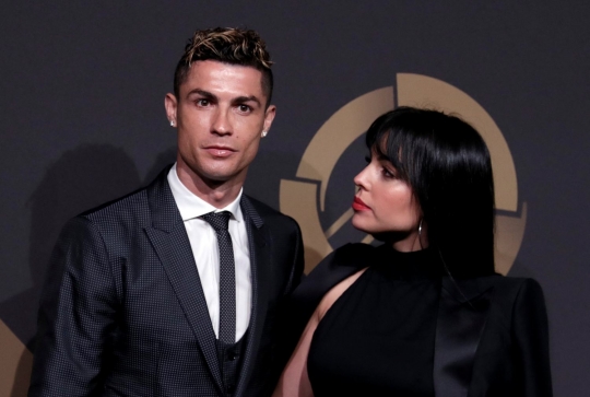 Kemesraan Ronaldo dengan kekasih di Quina Awards