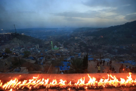 Suku Kurdi Iraq peringati hari Newroz dengan membawa obor