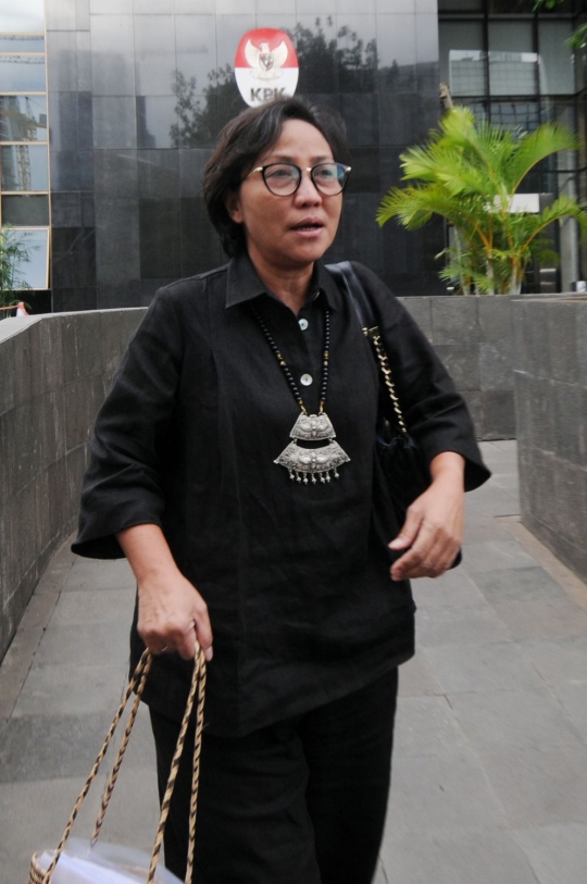 Ekspresi Achirina Soetjipto usai diperiksa KPK terkait suap Garuda