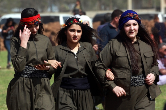 Pesona gadis-gadis cantik Kurdi rayakan Nowruz