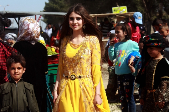 Pesona gadis-gadis cantik Kurdi rayakan Nowruz