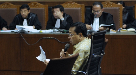 Ditemani catatan, Setya Novanto bersaksi di sidang lanjutan