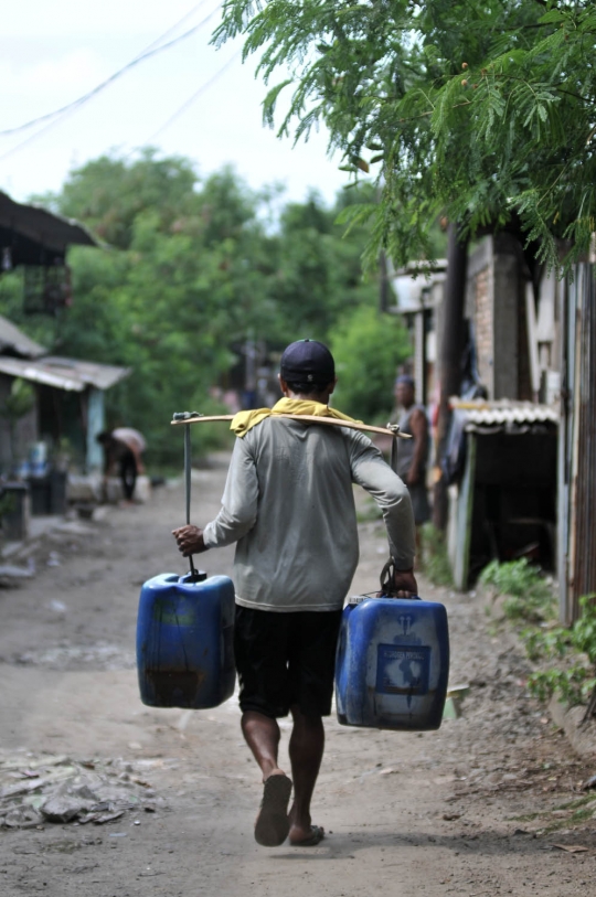 Pemasangan PAM mahal, air bersih eceran jadi harapan warga pesisir Jakarta