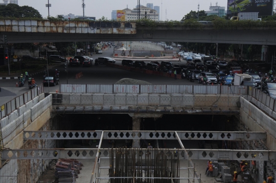 Memantau progres Underpass Mampang