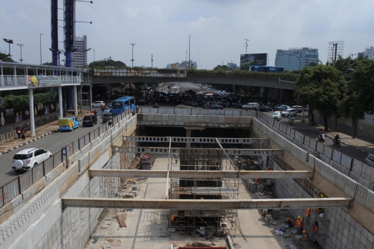 Memantau progres Underpass Mampang