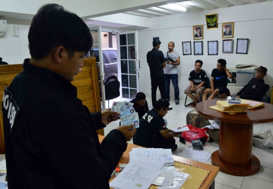 Polisi geledah tempat penampungan TKI ilegal di Bekasi