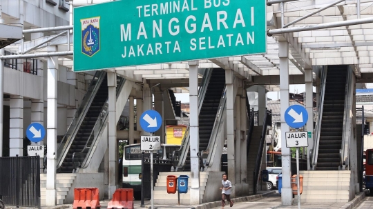 Eskalator rusak di Terminal Manggarai terbengkalai