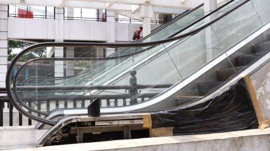 Eskalator rusak di Terminal Manggarai terbengkalai