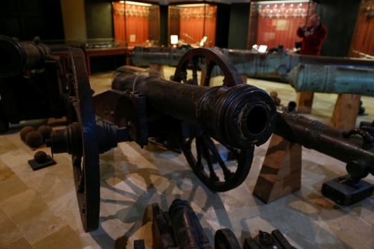 Antiknya senapan kuno saat dipamerkan di Malta