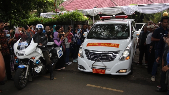 Suasana pemberangkatan jenazah Probosutedjo ke Yogyakarta