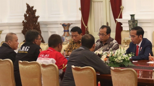 Presiden Jokowi terima perwakilan ojek online di Istana