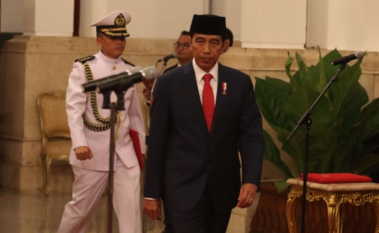 Semringah Isdianto saat dilantik Jokowi jadi Wagub Kepri