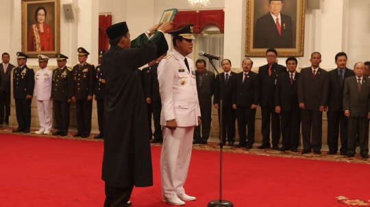 Semringah Isdianto saat dilantik Jokowi jadi Wagub Kepri