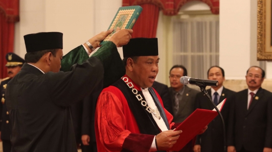 Jokowi lantik Arief Hidayat jadi Hakim Konstitusi