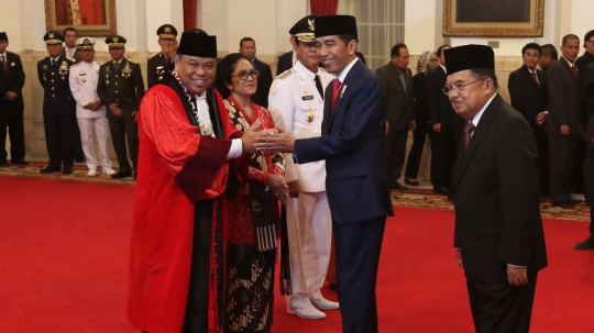 Jokowi lantik Arief Hidayat jadi Hakim Konstitusi