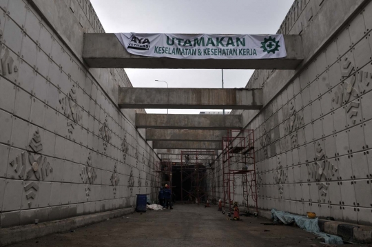 Menelusuri underpass Matraman yang bercabang dua