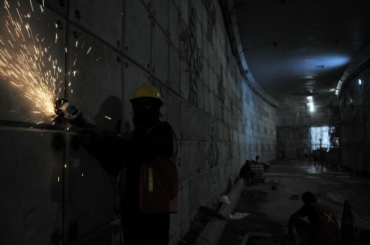 Menelusuri underpass Matraman yang bercabang dua