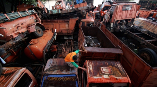 Tumpukan bangkai truk sampah Ibu Kota menanti proses lelang