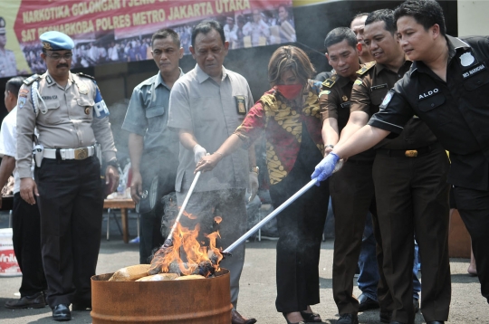 Polres Jakarta Utara musnahkan 382 gram sabu dan 39 kg ganja