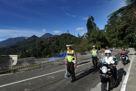 Jalur puncak kembali ditutup akibat longsor di Ciloto