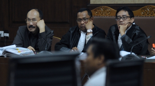 Ekspresi Fredrich saat jalani sidang lanjutan