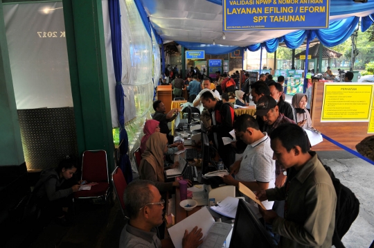 Jelang batas akhir, warga serbu kantor pajak untuk lapor SPT