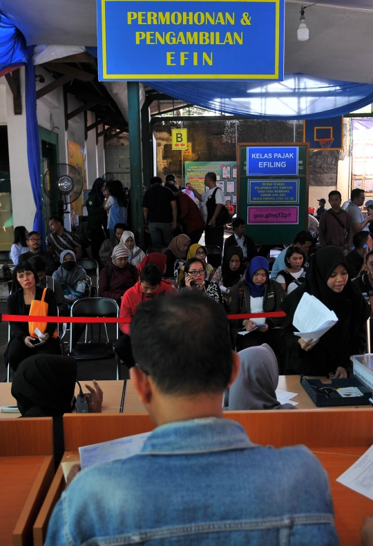 Jelang batas akhir, warga serbu kantor pajak untuk lapor SPT