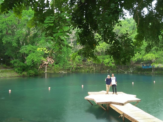 Telaga biru Cicerem, danau jernih yang bikin adem di Kuningan