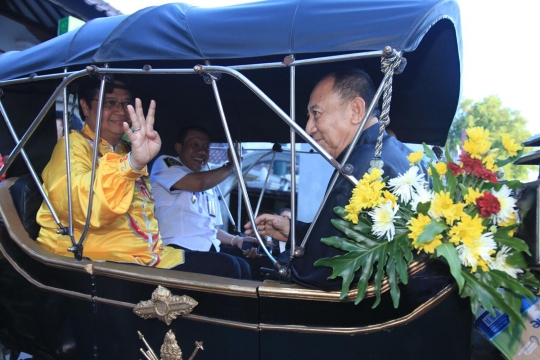 Saat warga Yogya ingin berswafoto dengan Airlangga Hartarto