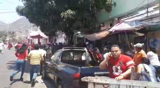 Suasana mencekam jalan salib di Meksiko diwarnai baku tembak