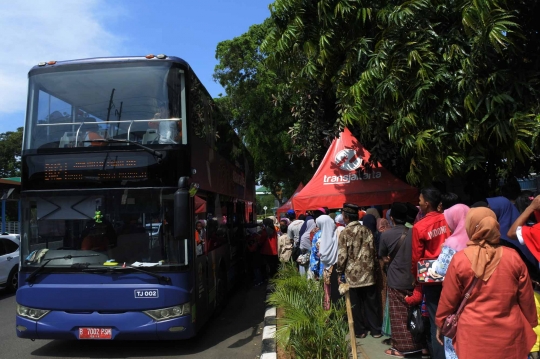 Serunya berkeliling Jakarta naik bus tingkat City Tour