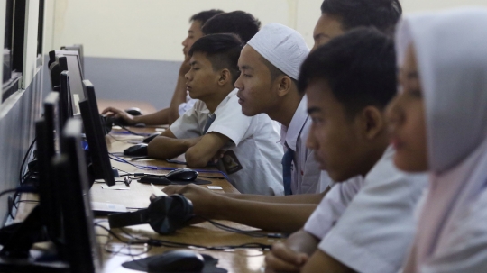 Pelajar SMK se-Indonesia jalani UN berbasis komputer