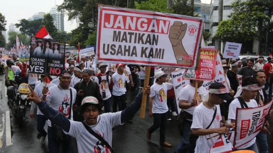 Tolak peraturan, ribuan penjual pulsa geruduk kantor Menkominfo