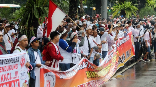 Tolak peraturan, ribuan penjual pulsa geruduk kantor Menkominfo