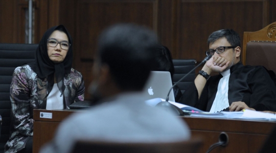 Rita Widyasari tampil berkacamata di sidang lanjutan